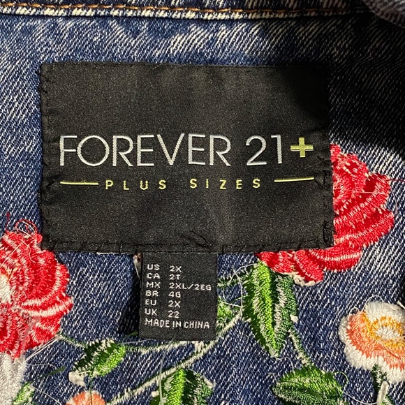 Forever 21 Embroidered Plus Jean Jacket Size 2X - Picture 11 of 12